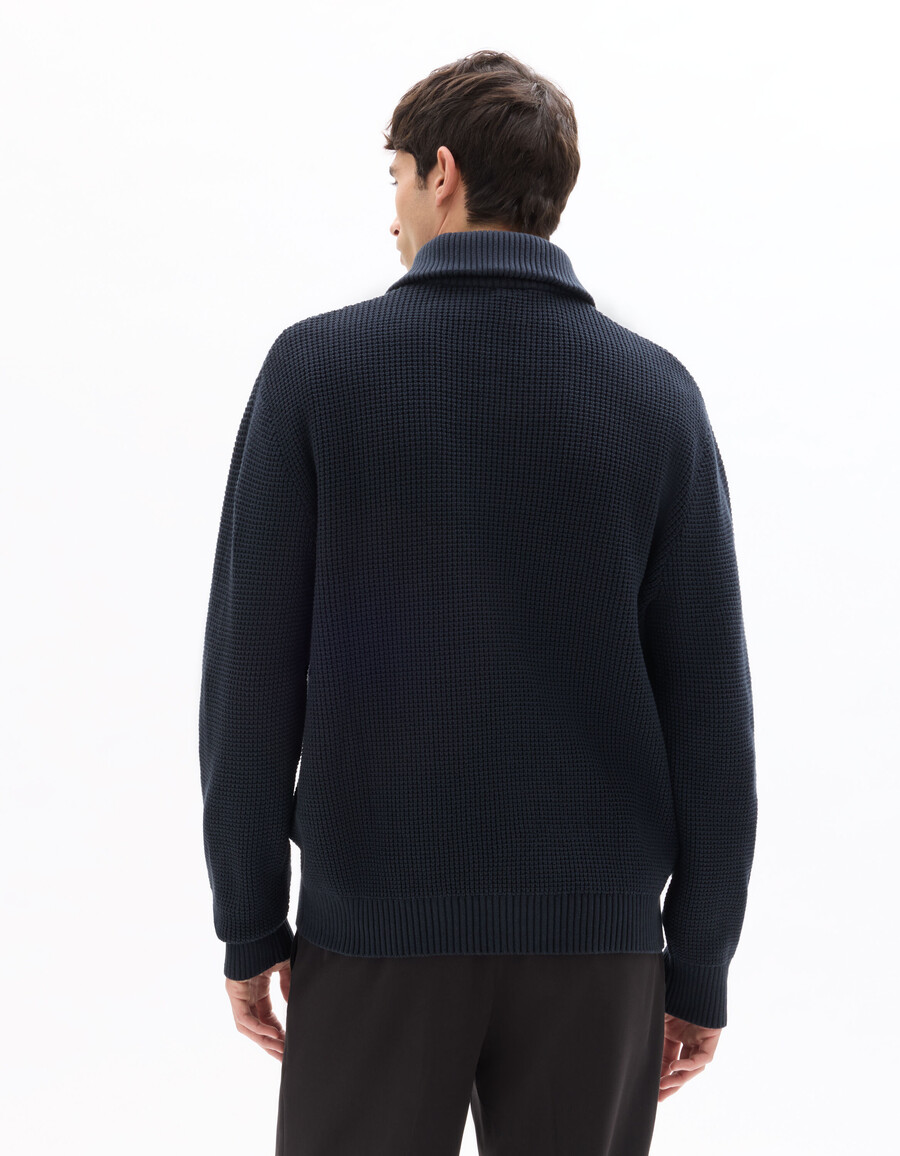 lässiger waffelstrickpullover mit reißverschluss am kragen