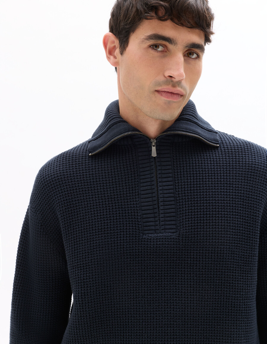 lässiger waffelstrickpullover mit reißverschluss am kragen