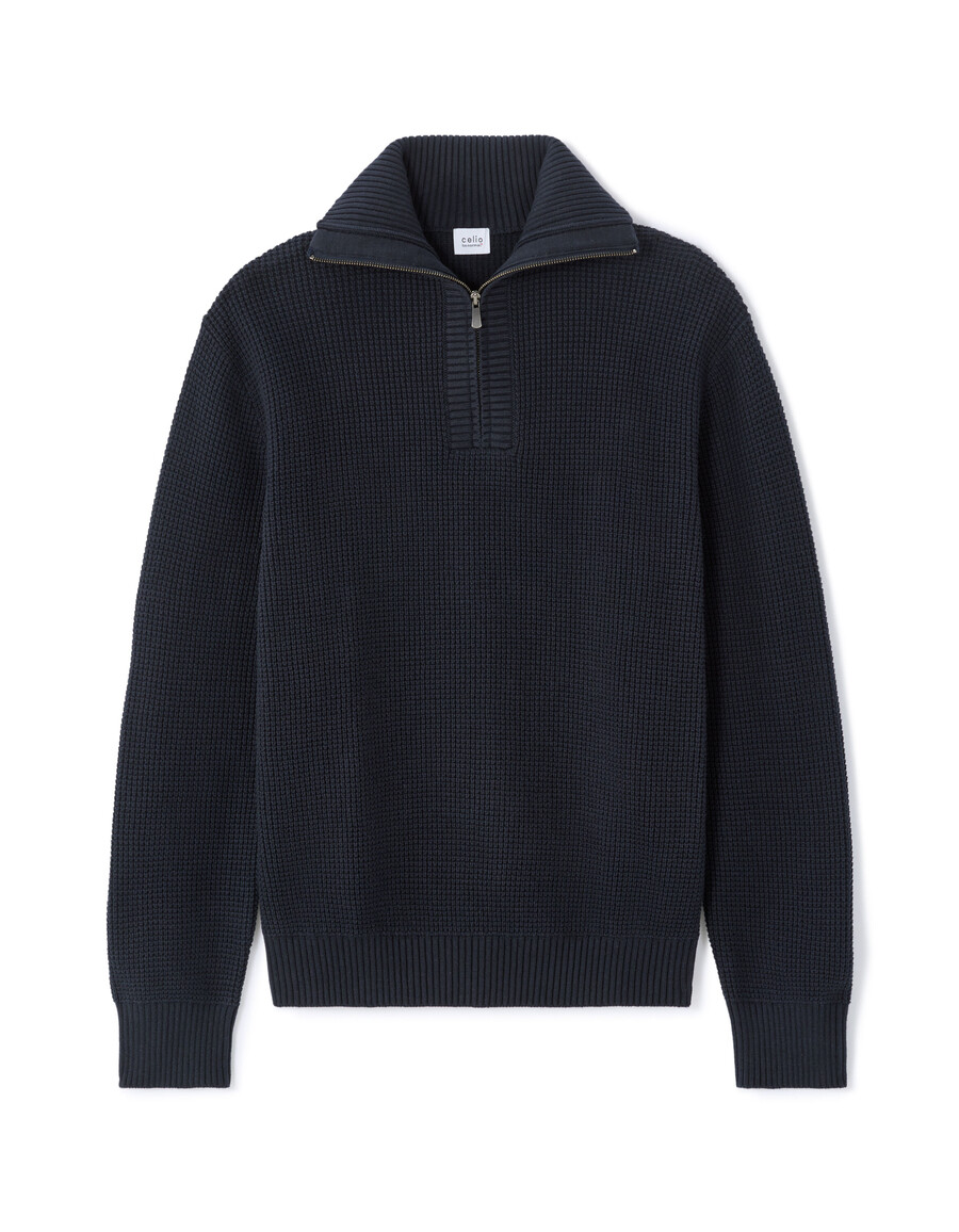 lässiger waffelstrickpullover mit reißverschluss am kragen