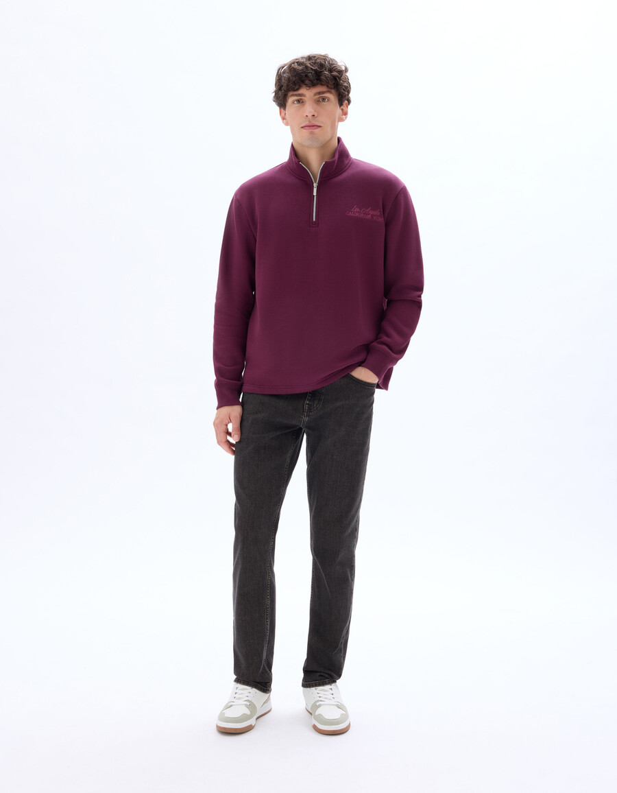 sweatshirt in regulärer passform mit besticktem truckerkragen
