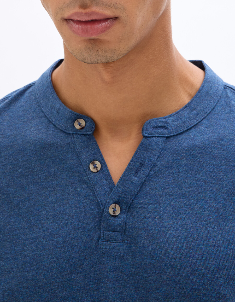 henley-t-shirt aus baumwollmischgewebe mit regulärer passform