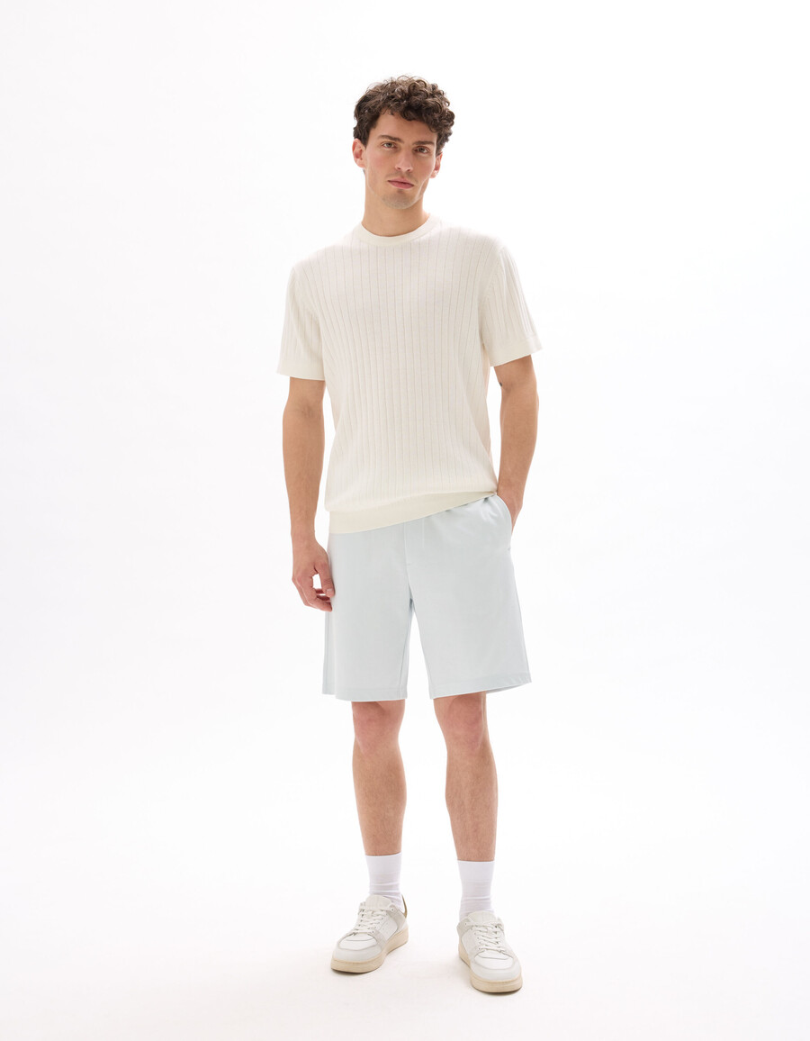 strick-t-shirt mit normaler passform und rundhalsausschnitt