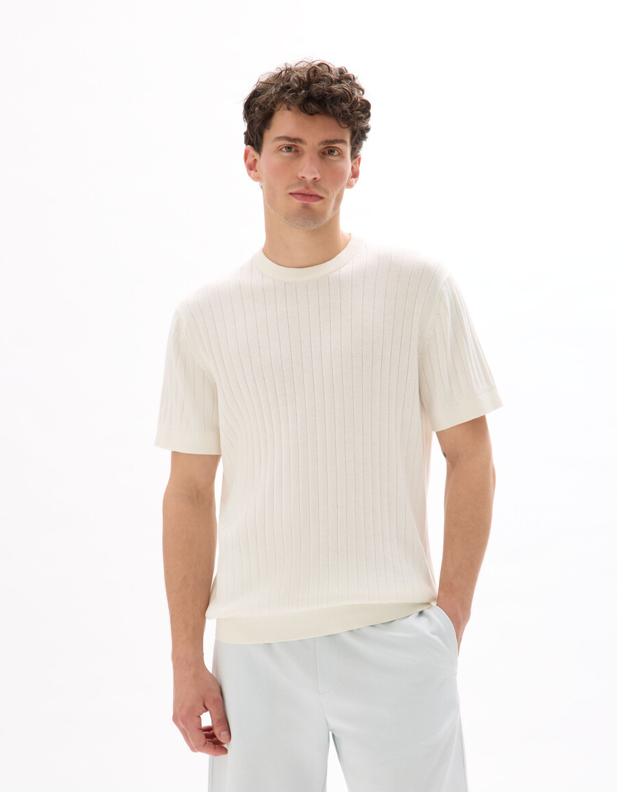 strick-t-shirt mit normaler passform und rundhalsausschnitt