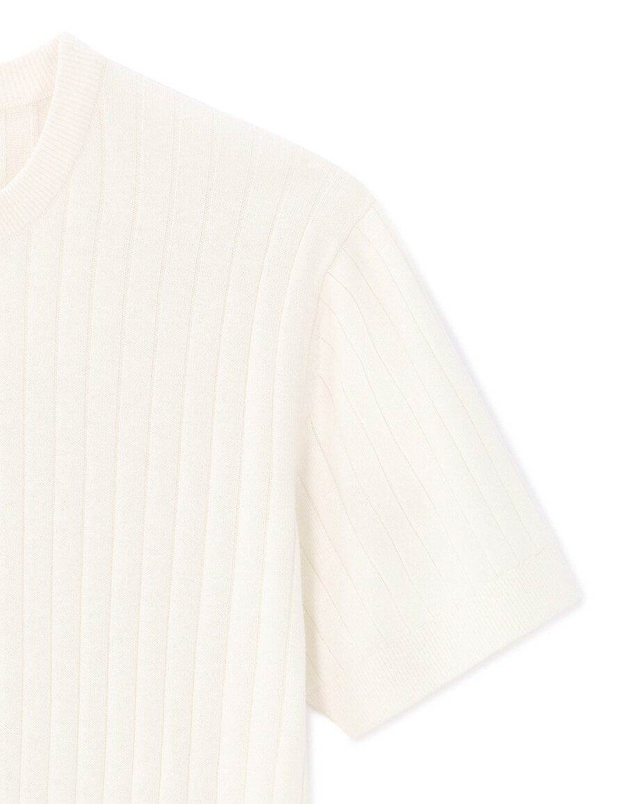 strick-t-shirt mit normaler passform und rundhalsausschnitt