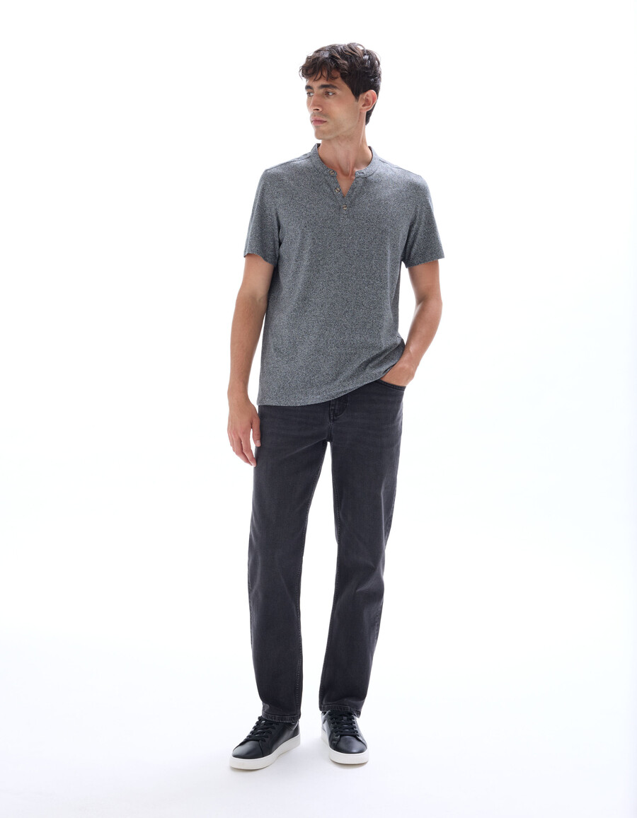 henley-t-shirt aus baumwollmischgewebe mit regulärer passform