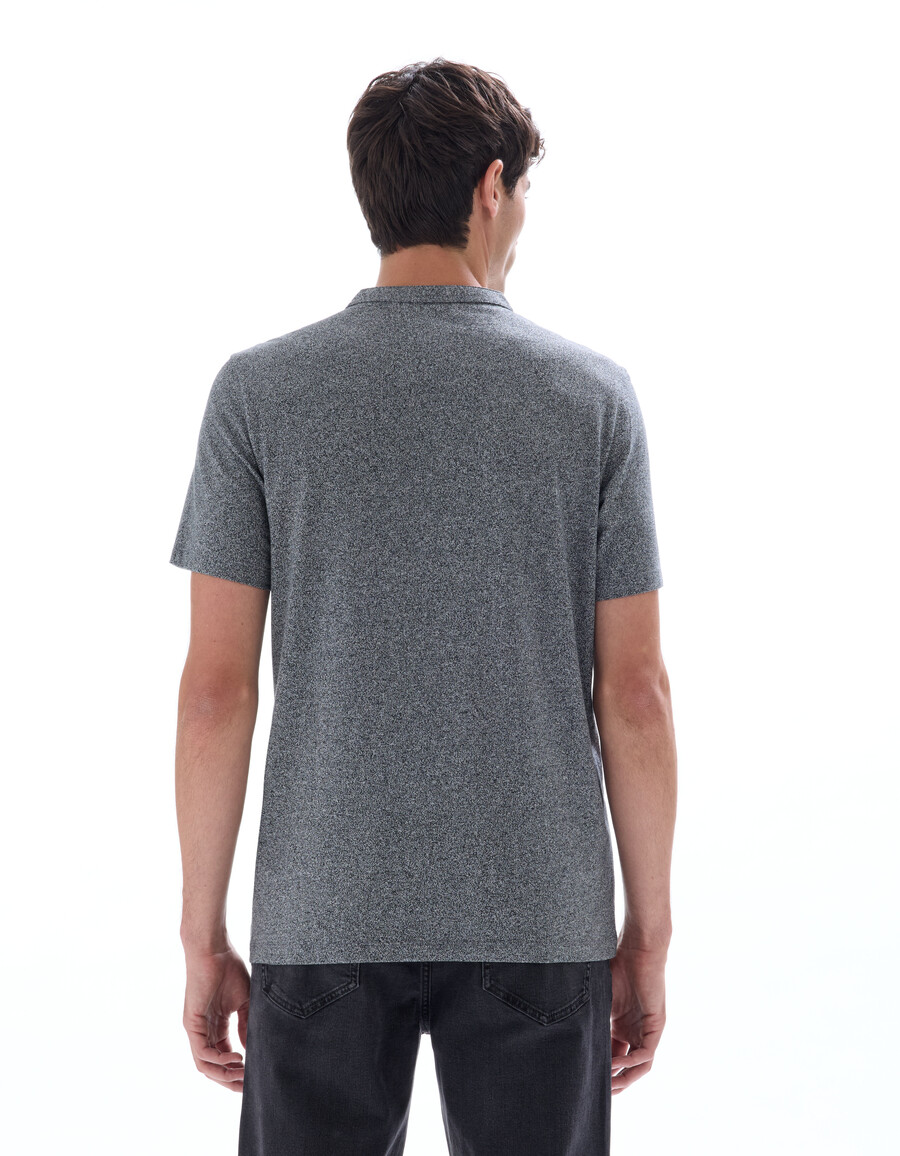 henley-t-shirt aus baumwollmischgewebe mit regulärer passform