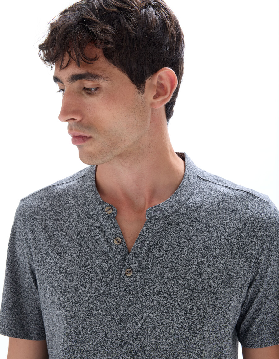 henley-t-shirt aus baumwollmischgewebe mit regulärer passform