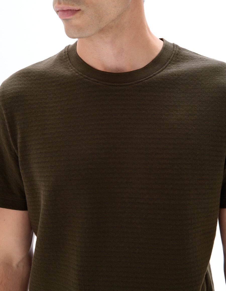 regular fit t-shirt mit rundhalsausschnitt 100 geprägte baumwolle