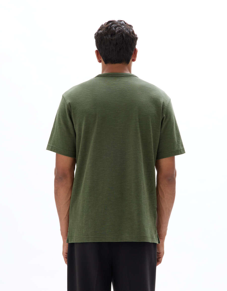 kastenförmiges t-shirt mit rundhalsausschnitt und slub-struktur